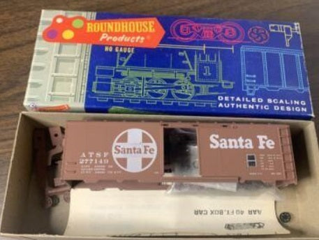 Roundhouse 1077 HO Scale Santa Fe 40' Box Car Road Number May Vary Kit