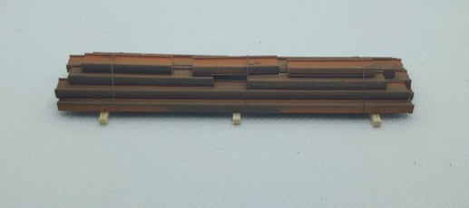 CG Model Trains 11422 HO Rusty I-Beam Stack