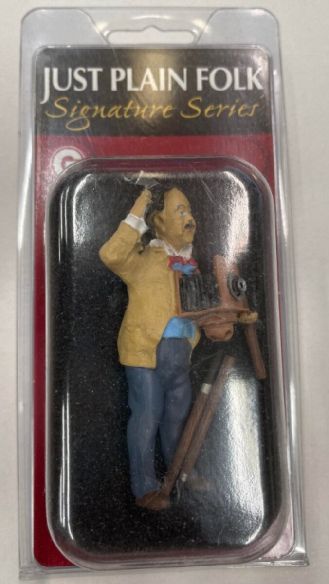 Just Plain Folk 1009 G Scale Photographer Figure