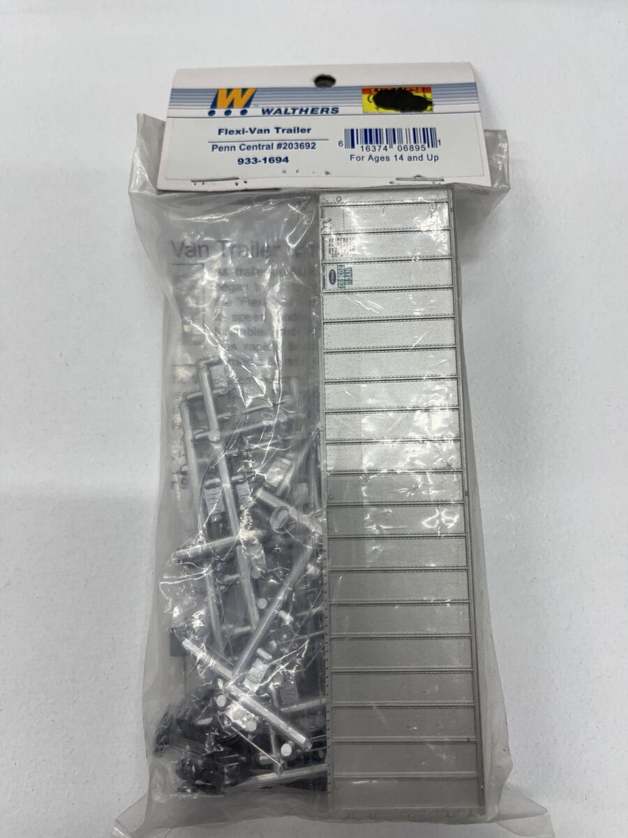 Walthers 933-1694 HO Flexi-Van Trailer Penn Central #203692 Kit