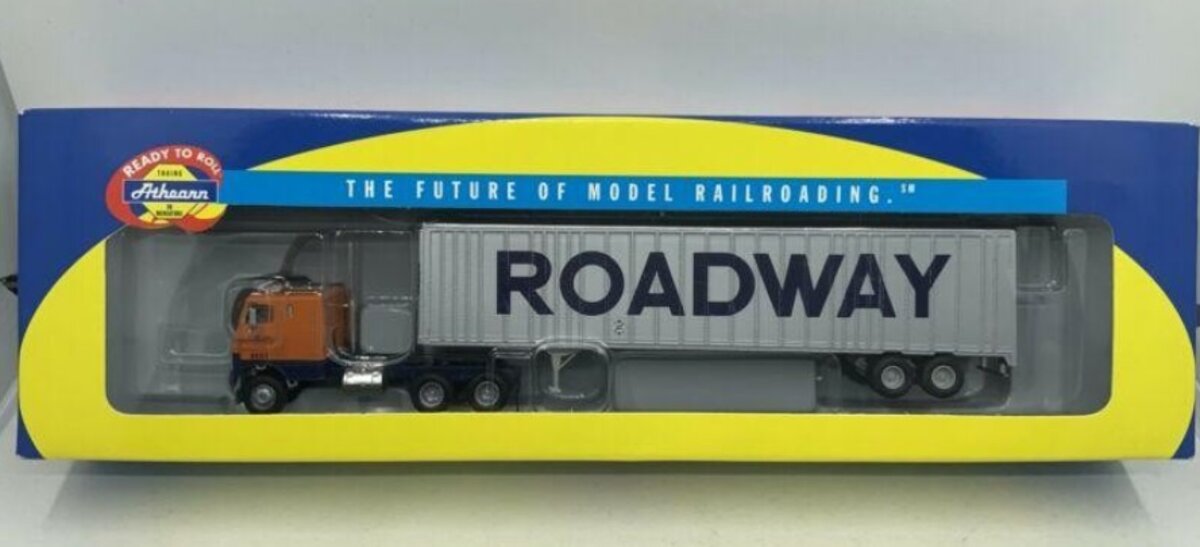 Athearn 91085 HO Roadway 48' Wedge Trailer and Freightliner