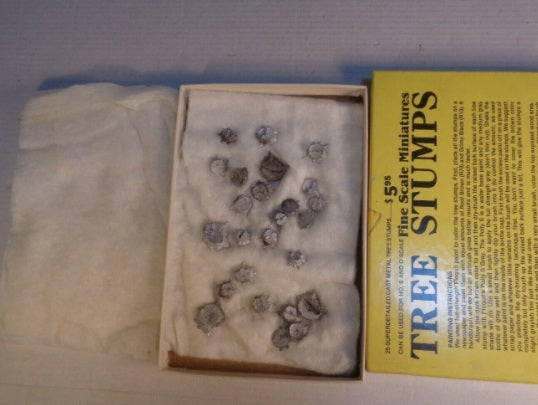 Fine Scale Miniatures HO Tree Stumps (Box of 25)