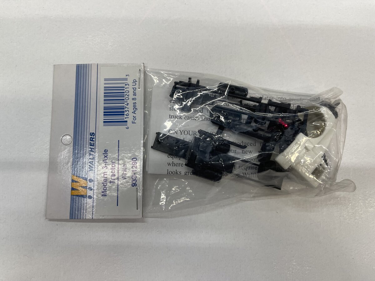 Walthers 933-1290 Modern 3-Axle Tractor White