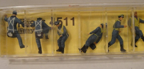 Preiser 4511 HO British Aviators Lines Up Figures (Set of 6)