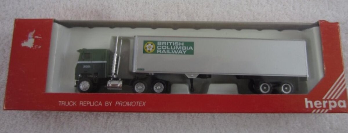 Herpa 5196 HO British Columbia Railway Tractor Trailer