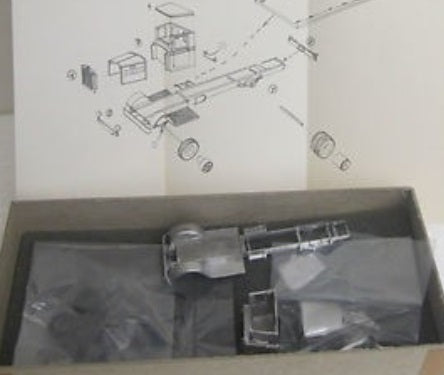 Lee Town 432-2056 HO BM Mack 2 Axle Cab and Chassis Kit Standard Chassis