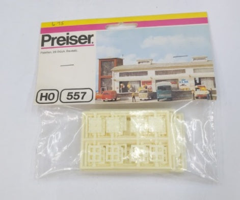 Preiser 557 HO Pallets Plastic Model Kit