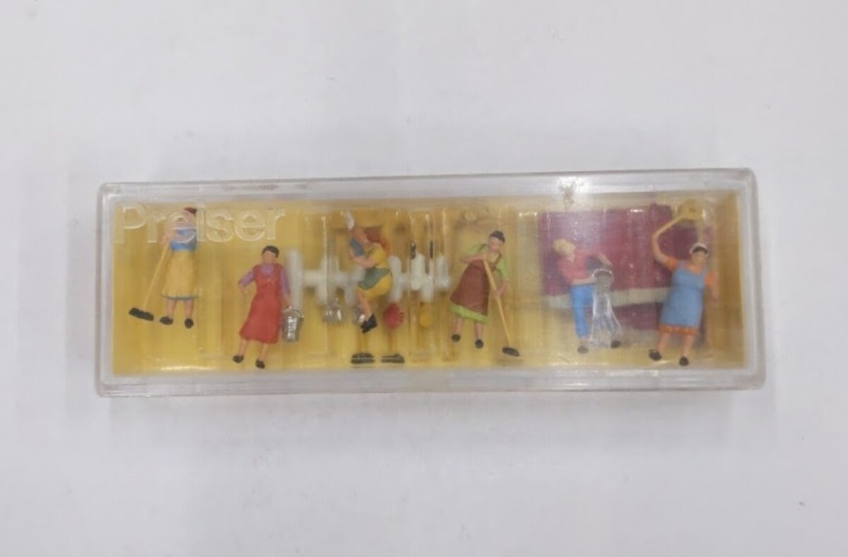 Preiser 59 HO Women Cleaning Figures with Accessories (Set of 6)