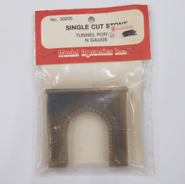 Model Dynamics 30205 N Scale Single Cut Stone Tunnel Portal