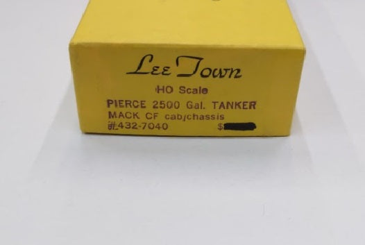 Lee Town 432-7040 HO Scale PIERCE 2500 Gal. TANKER MACK CF Cab/Chassis