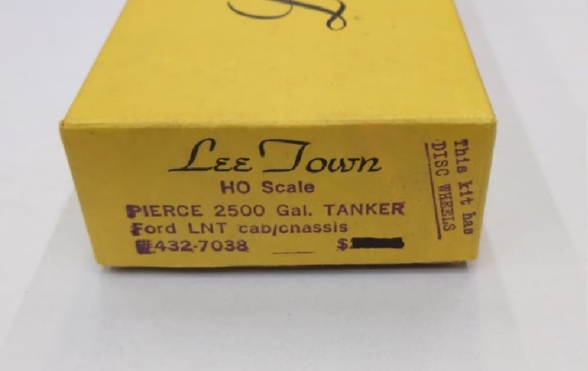 Lee Town 432-7038 HO Scale Pierce 2500 Gal. TANKER Ford LNT Cab/ Chassis