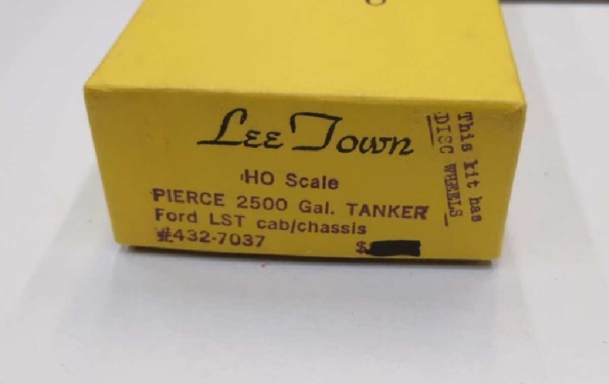 Lee Town 432-7037 HO Scale PIERCE 2500 Gal. TANKER Ford LST Cab/Chassis