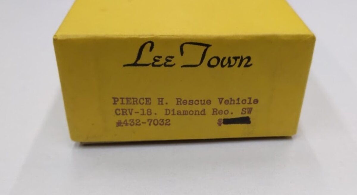 Lee Town 432-7032 HO Scale PIERCE H. Rescue Vehicle CRV-18 Diamond Reo. SW