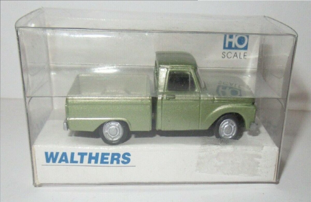Walthers 933-1210 HO 1966 Green Ford Pickup