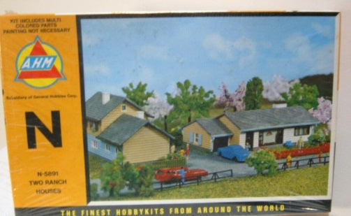 AHM 5891 N Scale Two Ranch Houses Building Kit