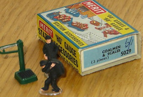 Merit International 5029 HO/OO Coalmen & Scales (Set of 3)