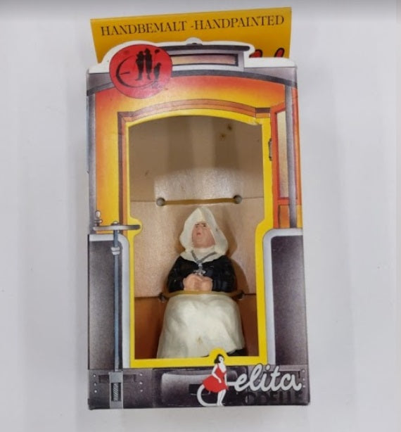 Elita Modelle 10038 G Scale Nun Sister Mary Sitting Figure