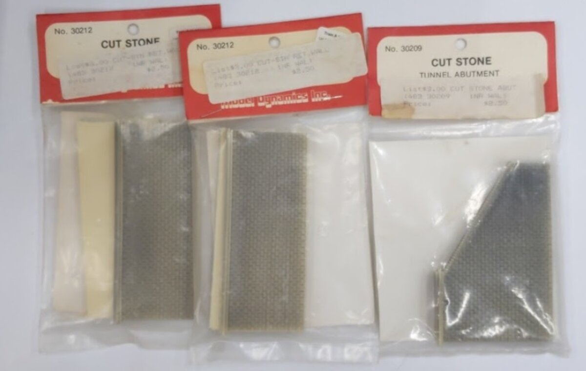 Model Dynamics Lot of 3 N Scale Retaining Walls 2x20212 1x30209