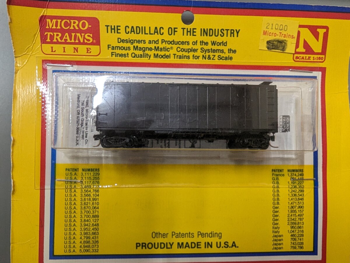 Micro-Trains 02100000 N Undecorated 40' Standard Plug Door Boxcar