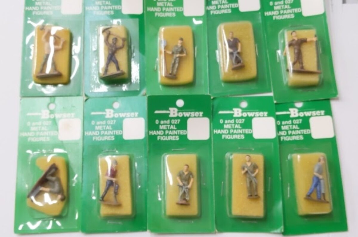Bowser L-7 Lot of 10 O Workers Metal Hand Painted Figures