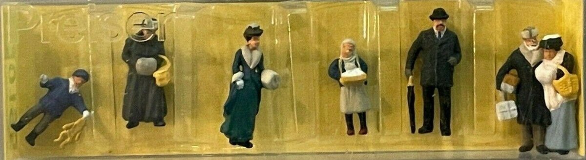 Preiser 0195 HO Waiting Adults and Children Station Figures