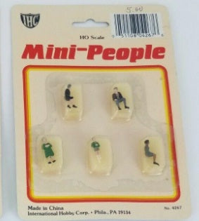 IHC 4267 HO Mini People Figures (Set of 5)