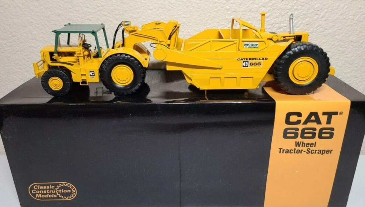 Classic Construction Models 666 1:48 Caterpillar Cat Wheel Tractor