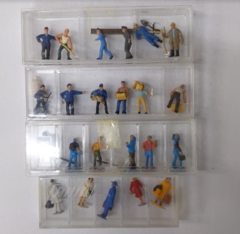 AHM Lot of 4 HO Assorted Figures Workers, Pedestrians, etc