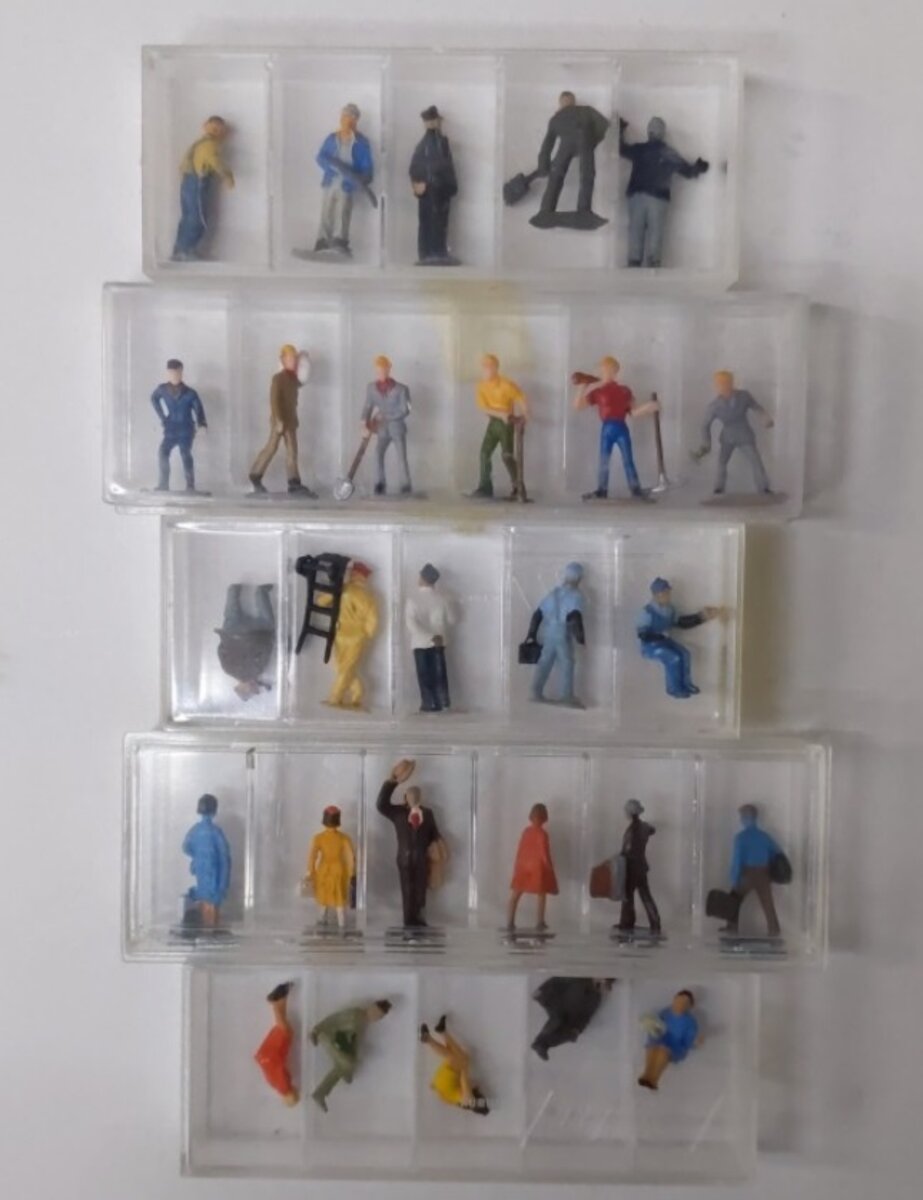 AHM Lot of 5 HO Assorted Figures Workers, Pedestrians, Sitting, etc