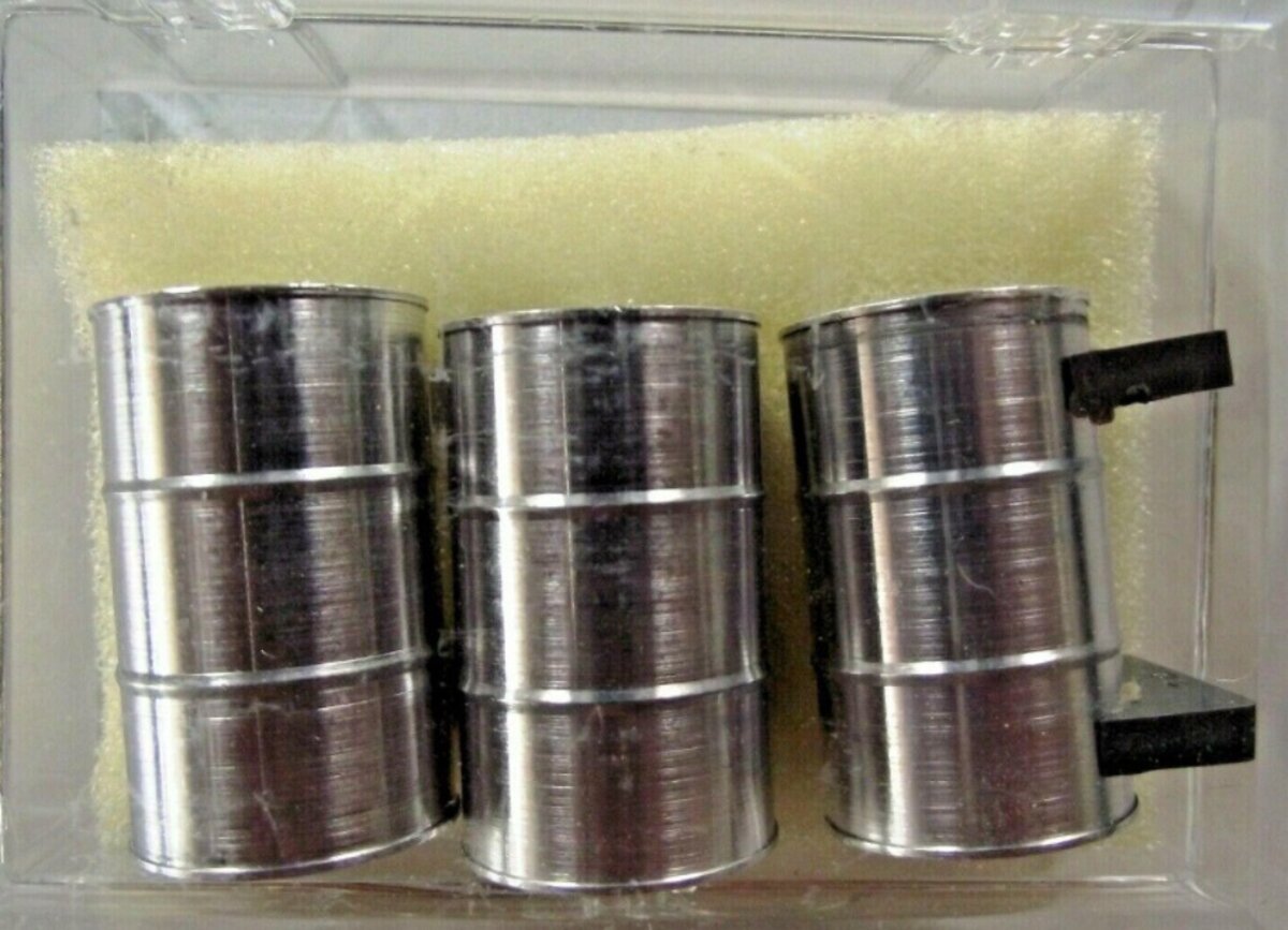 Layout Miniatures O 3 Aluminum Oil Storage Tanks Mounted On Twin Suports
