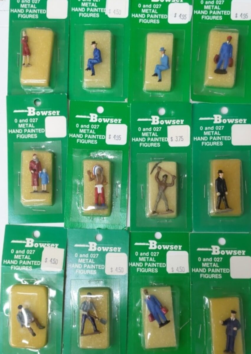 Bowser L-8 Lot of 12 O Scale Assorted Figures. Towns People, Workers ect