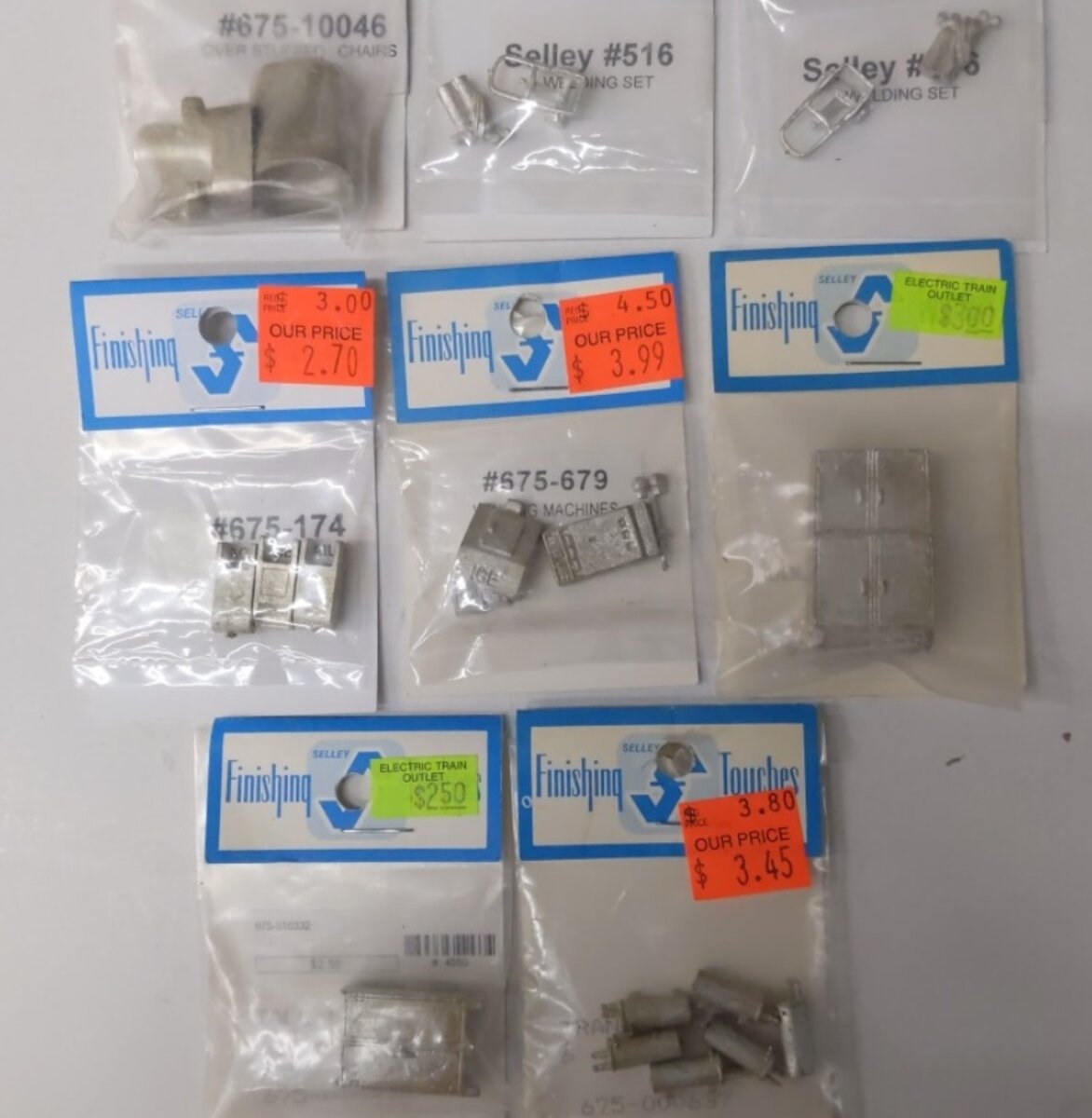 Finishing Touches Lot of 8 HO Accessories. Vending Machines, Mailboxes, Welding