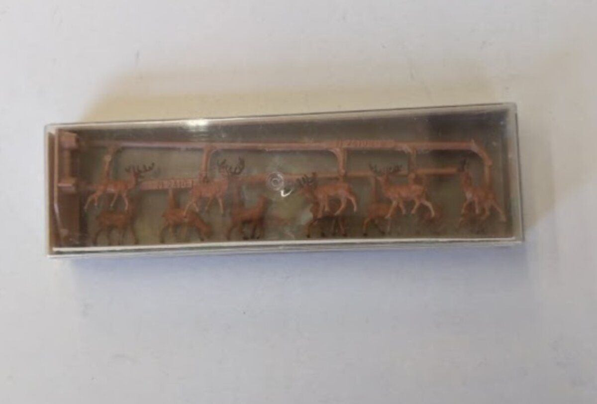 Merten N-2410 N Scale Stag Deer Figures