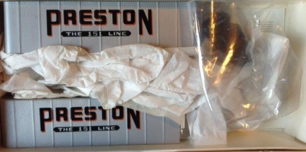 Walthers 933-1418 HO 32' Preston Van Trailer Kit