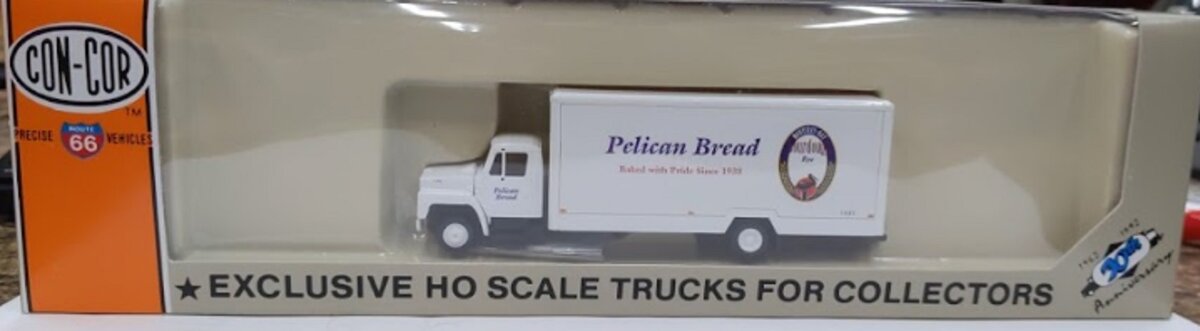 Con-Cor 0004-001089 HO Scale Pelican Bread 28' Moving Van
