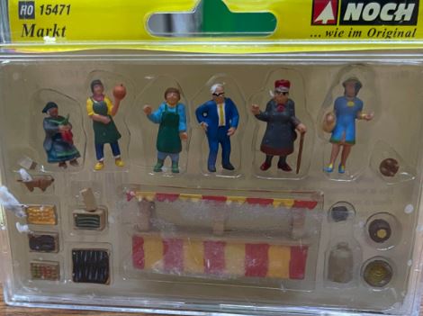 Noch 15471 HO Market People with Dog and Accessories