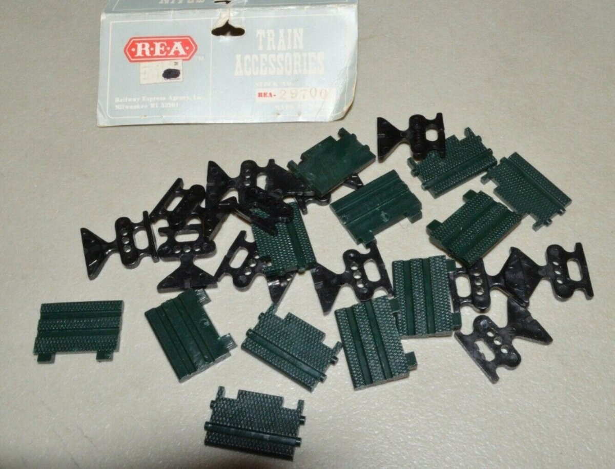 REA 29700 G Passenger Car Train Coach Seats Plastic Kit