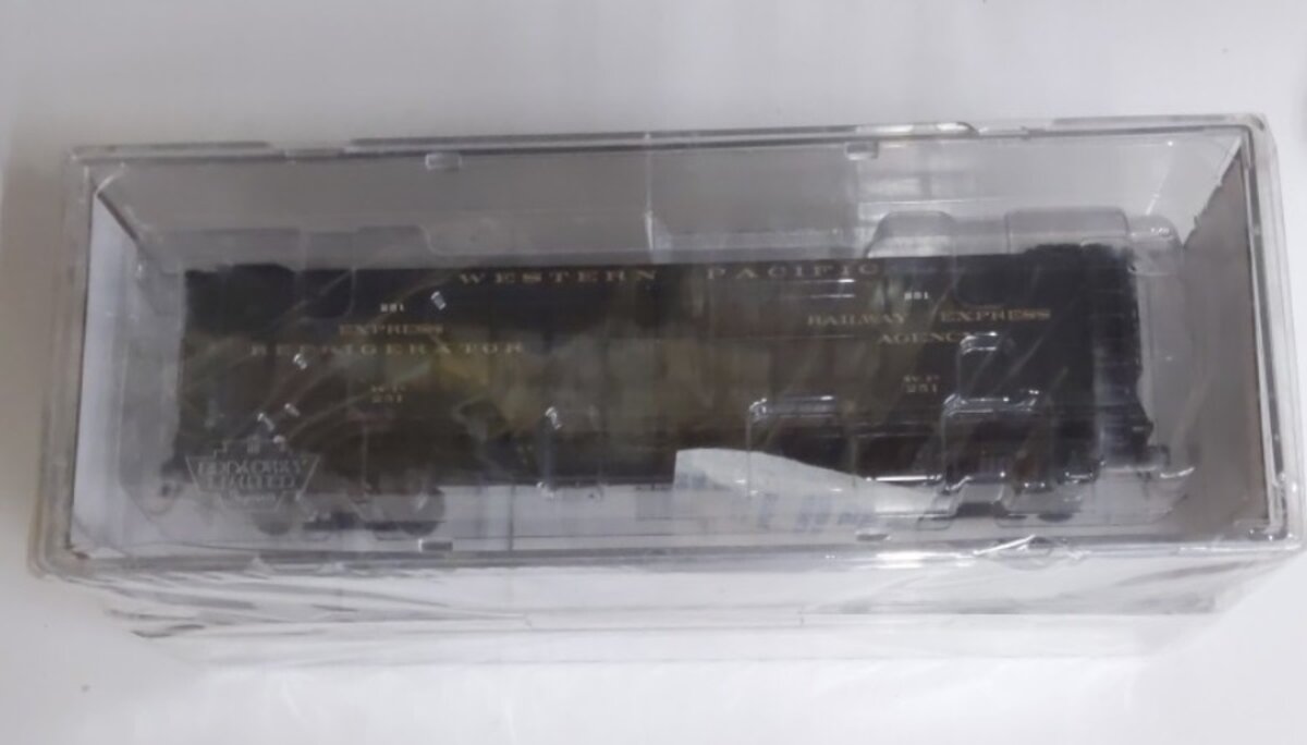 Broadway Limited 895 HO Wood Express 53'6" Refridgerator Reefer Car (Set of 2)