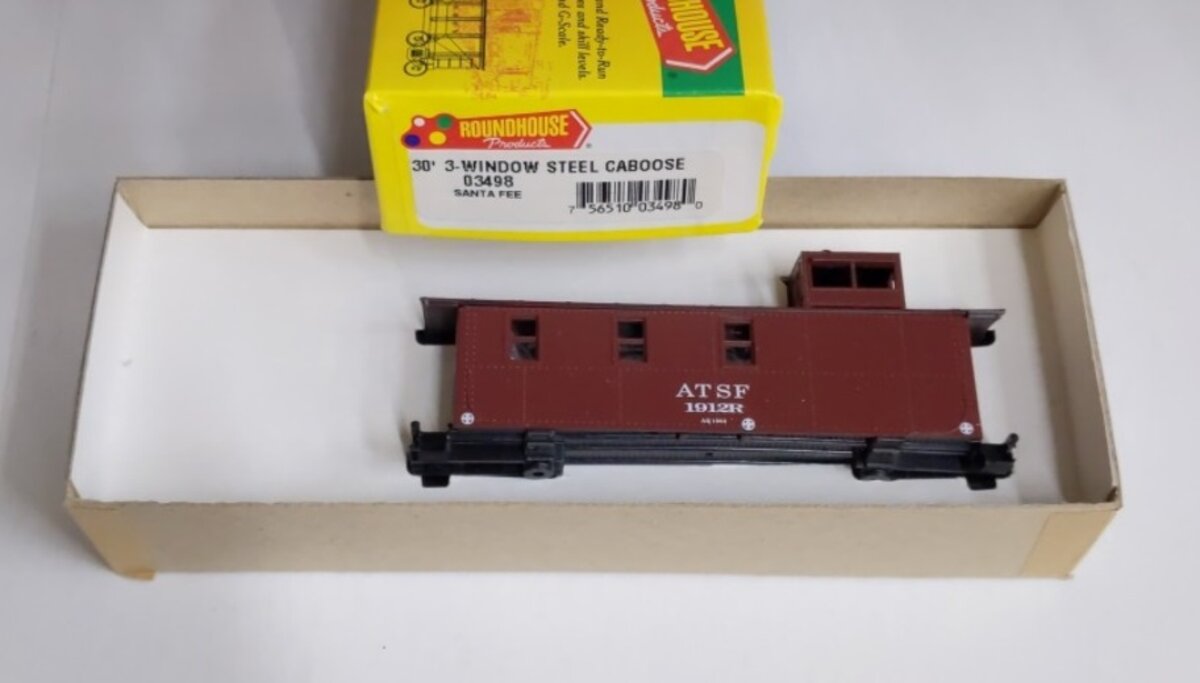 Roundhouse 03498 HO Santa Fe 30' 3-Window Steel Caboose Car Kit