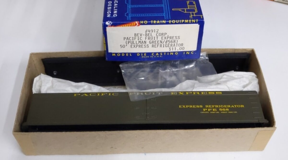 Roundhouse 4912 HO Bev-Bel Pacific Fruit Express 50' Refridgerator Car Kit
