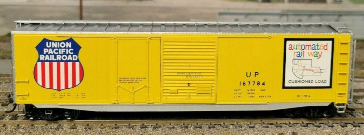 InterMountain 45616-09 HO Union Pacific 50' Double Door Box Car # 167784