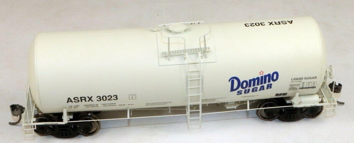 InterMountain 47807-18 HO Pinnacle Series Domino Sugar 19.6K Gal Tank Car #3023