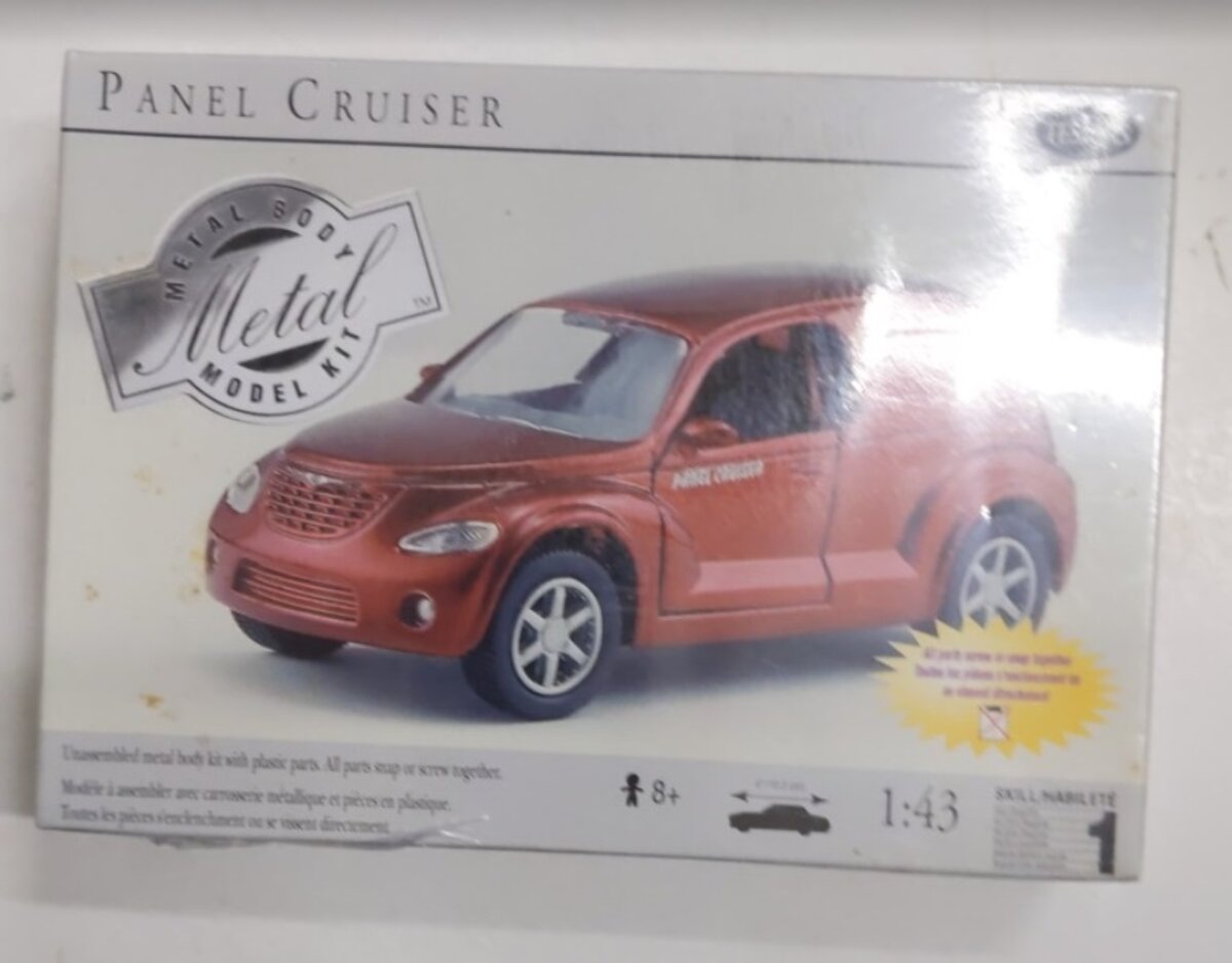 Testors 420022 1:43 Red Panel Cruiser Car Metal Body Model Kit