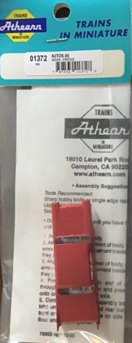 Athearn 1372 HO Red Sedan Kit