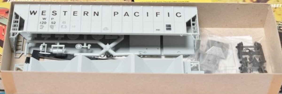 Roundhouse 807-10 HO Western Pacific 50' Covered Hopper Car # 12052 Kit