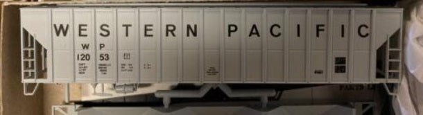 Roundhouse 807-05 HO Western Pacific 50' Covered Hopper Car # 12053 Kit
