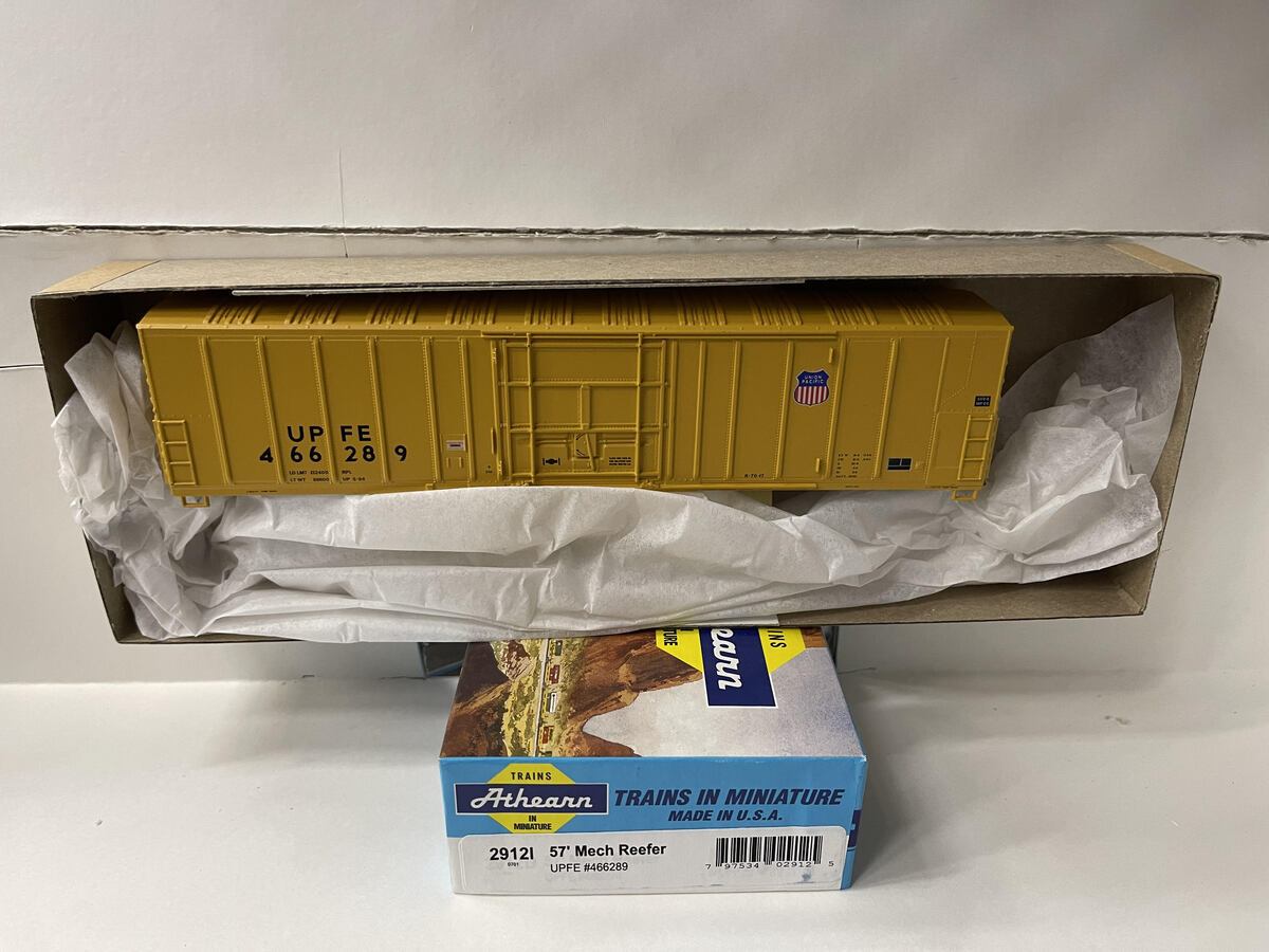 Athearn 2912I HO 57' Mech Reefer U Pacific Fruit Express Car Kit #466289