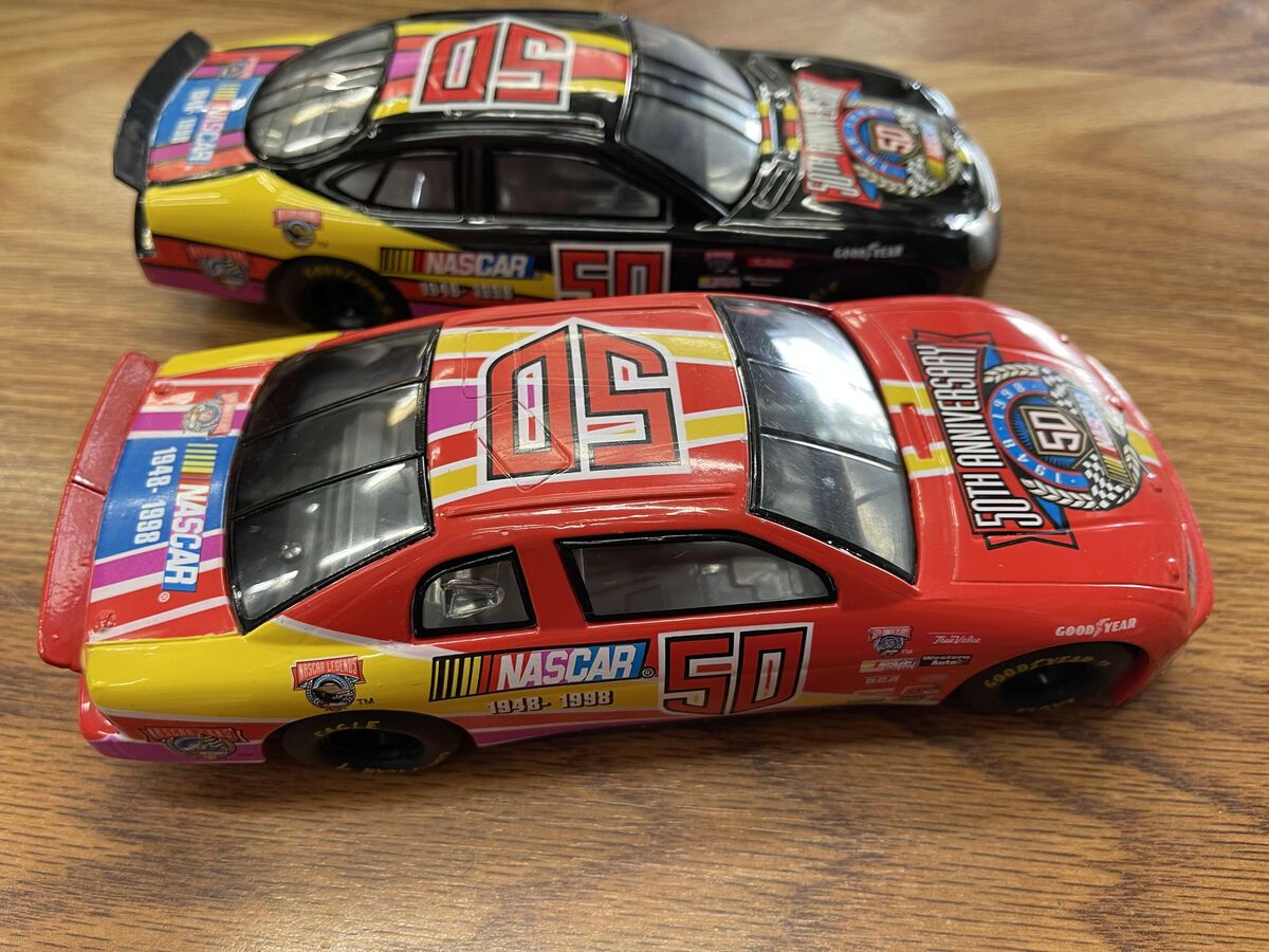 Racing Champions C47488 000 000 1:24 Chevy Monte Carlo&Ford Taurus (Box of 2)