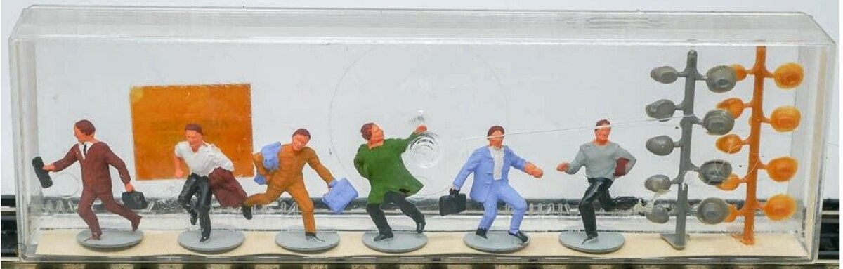 Merten 0976 HO Hurrying Passengers (Box of 6)