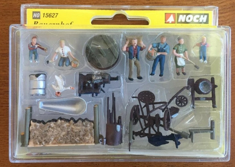 Noch 15627 HO Farm Workers With Accessories